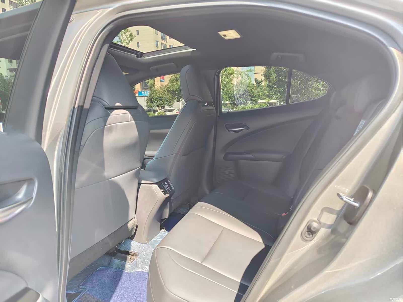 Lexus UX, 2022 6
