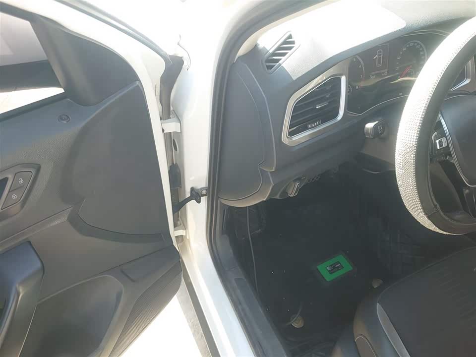 Volkswagen T-ROC exploring Songs