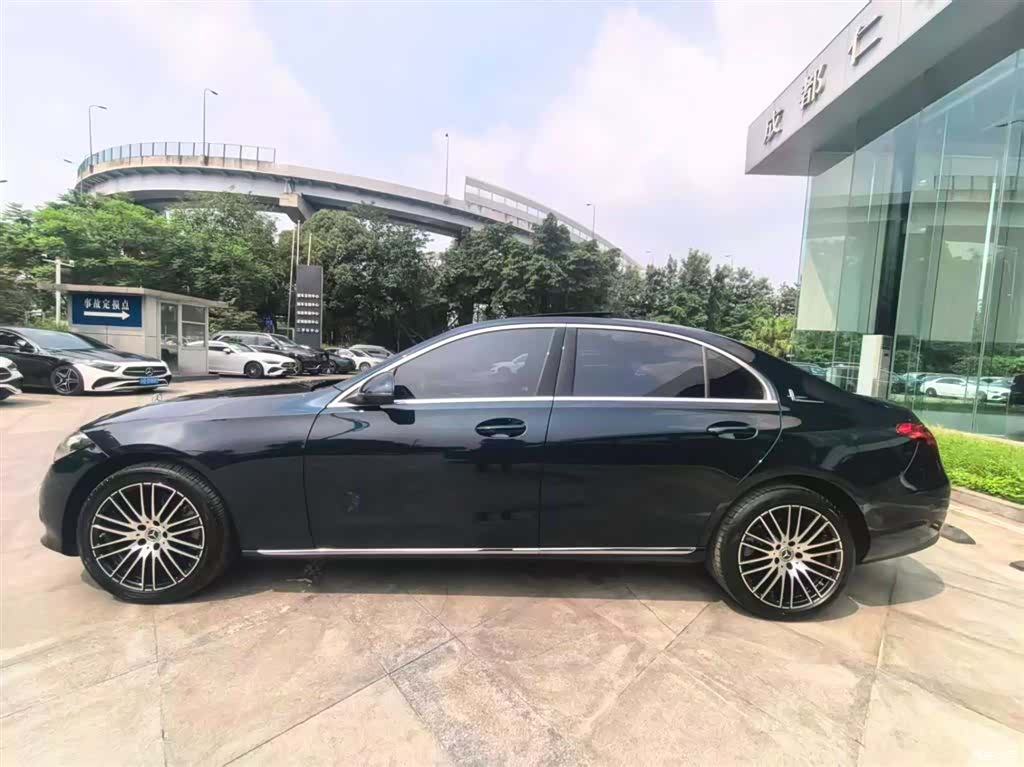 Mercedes-Benz C-Class, 2024 4