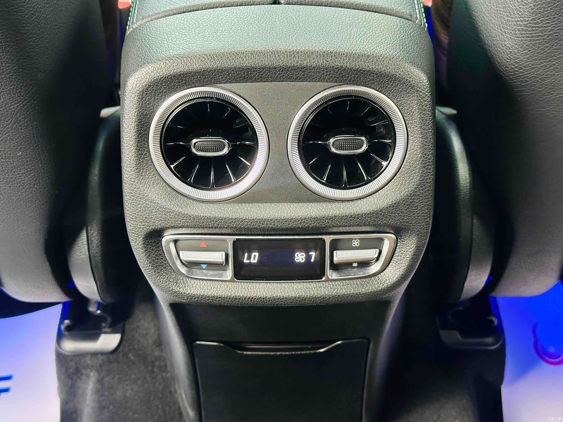 Mercedes-Benz G-Class, 2022 14