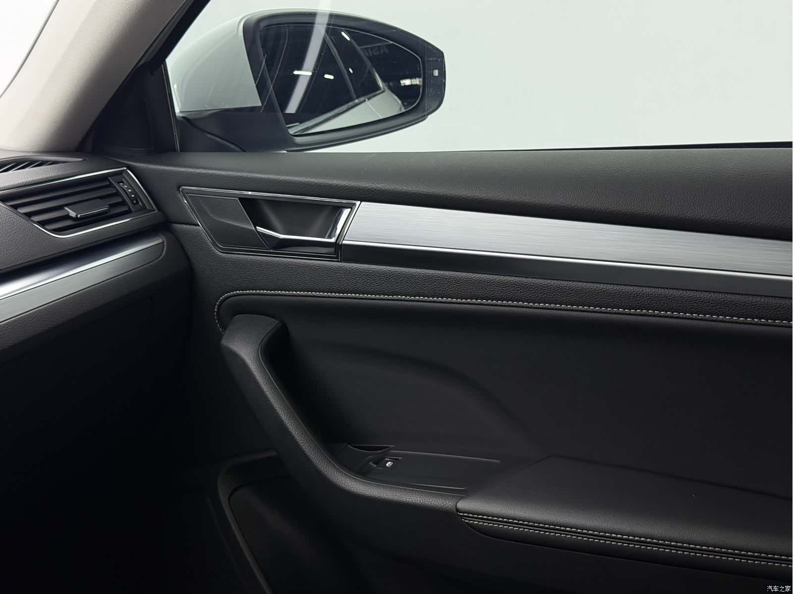 Skoda Superb, 2023 11