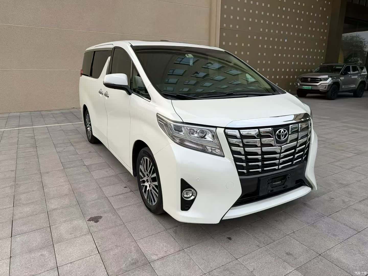 Toyota Alphard, 2016 3