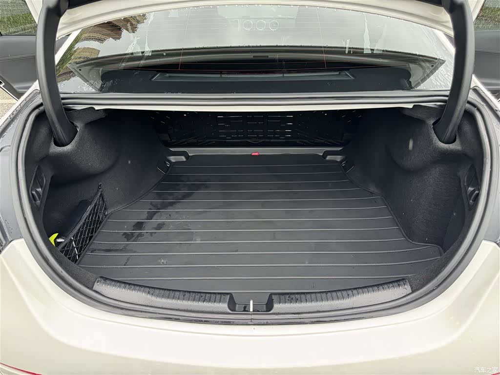 Mercedes-Benz C-Class, 2025 19