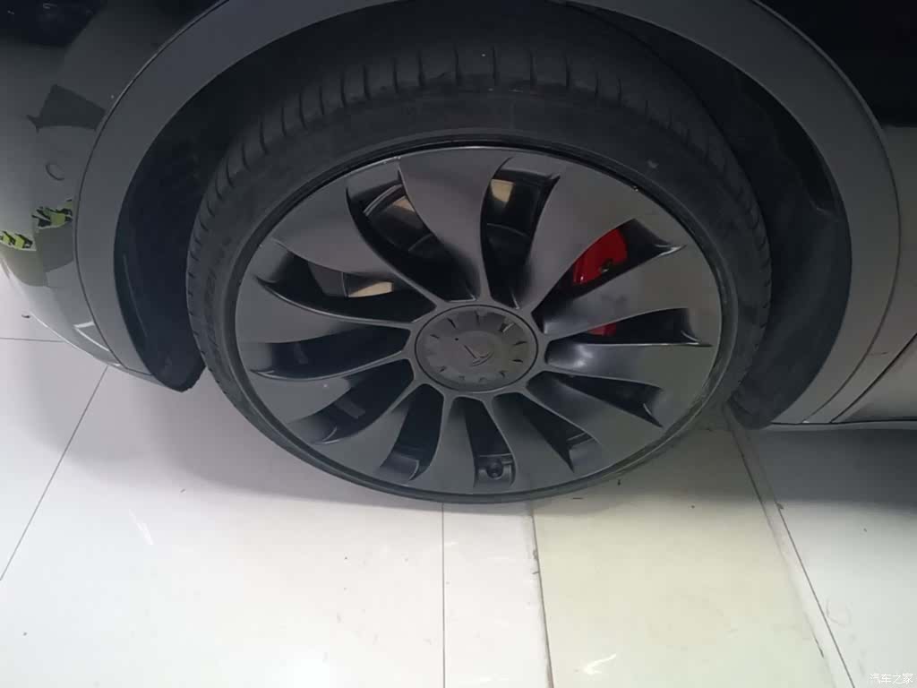 Tesla Model Y, 2023 23
