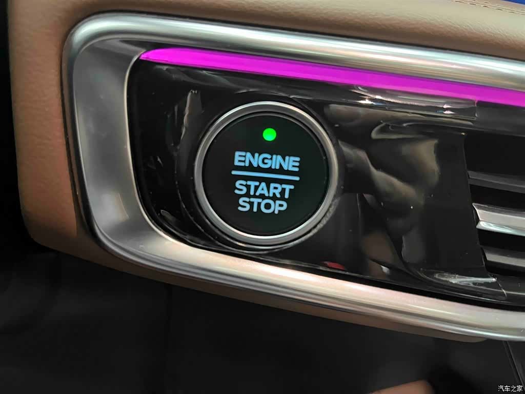 Ford Explorer, 2023 все фото