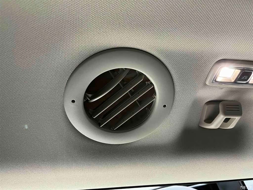 Ford Explorer, 2023 16
