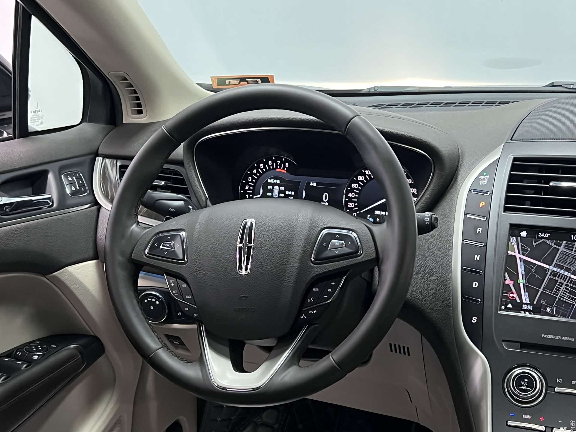 Lincoln MKC, 2018 18
