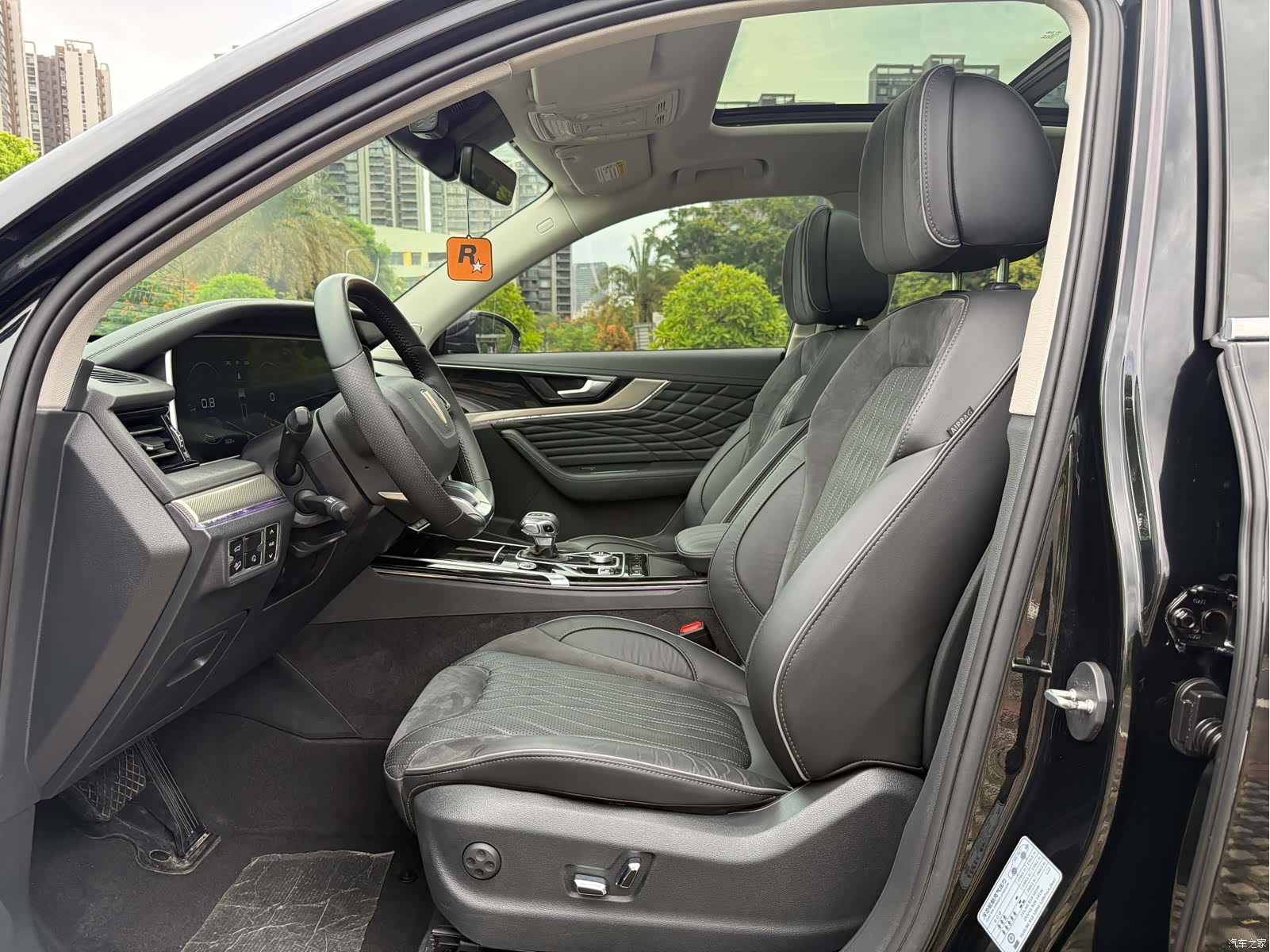 Hongqi HS5, 2023 10
