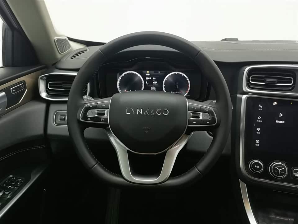 Lynk & Co 01