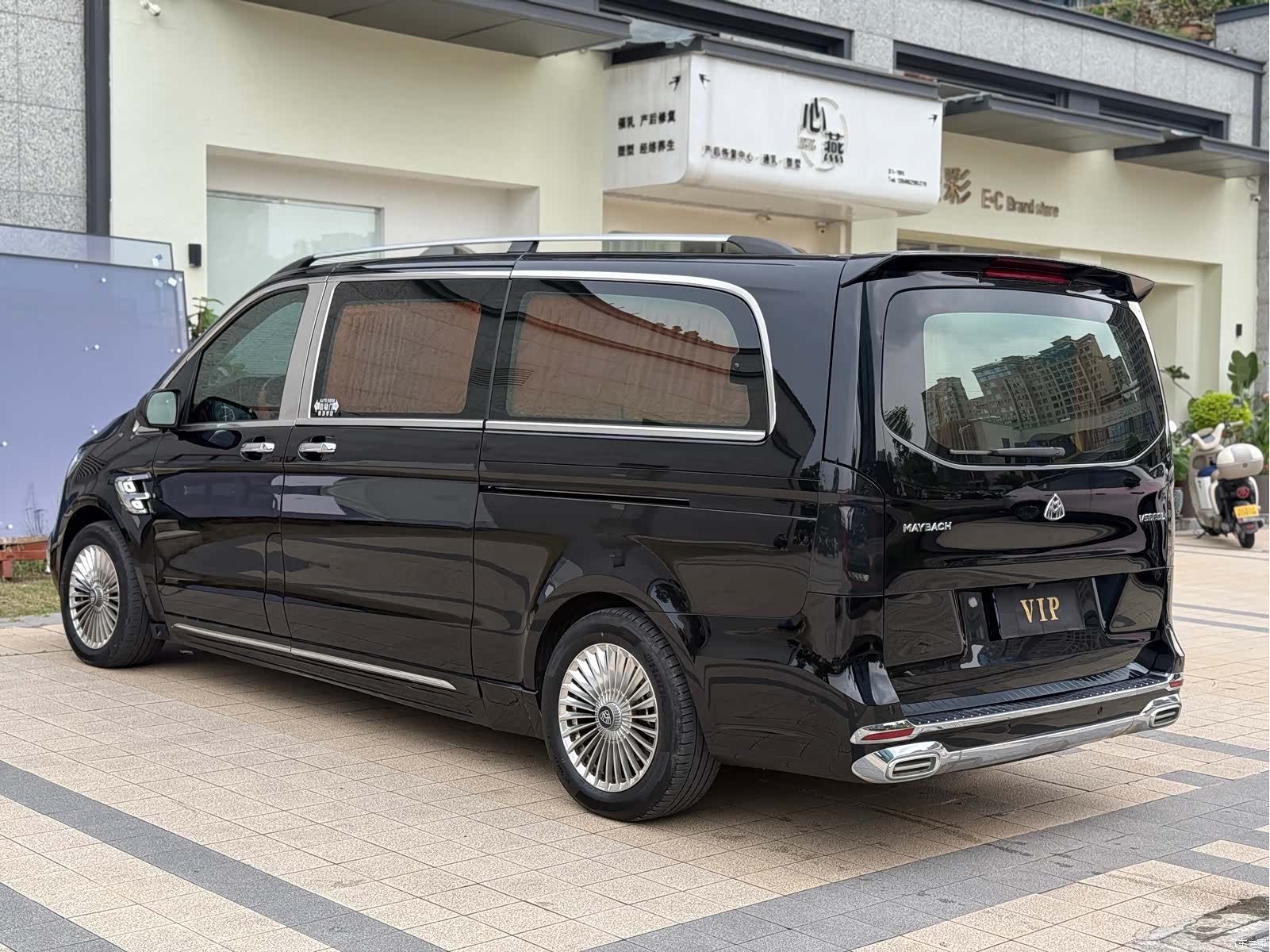 Mercedes-Benz 7, 2023 4