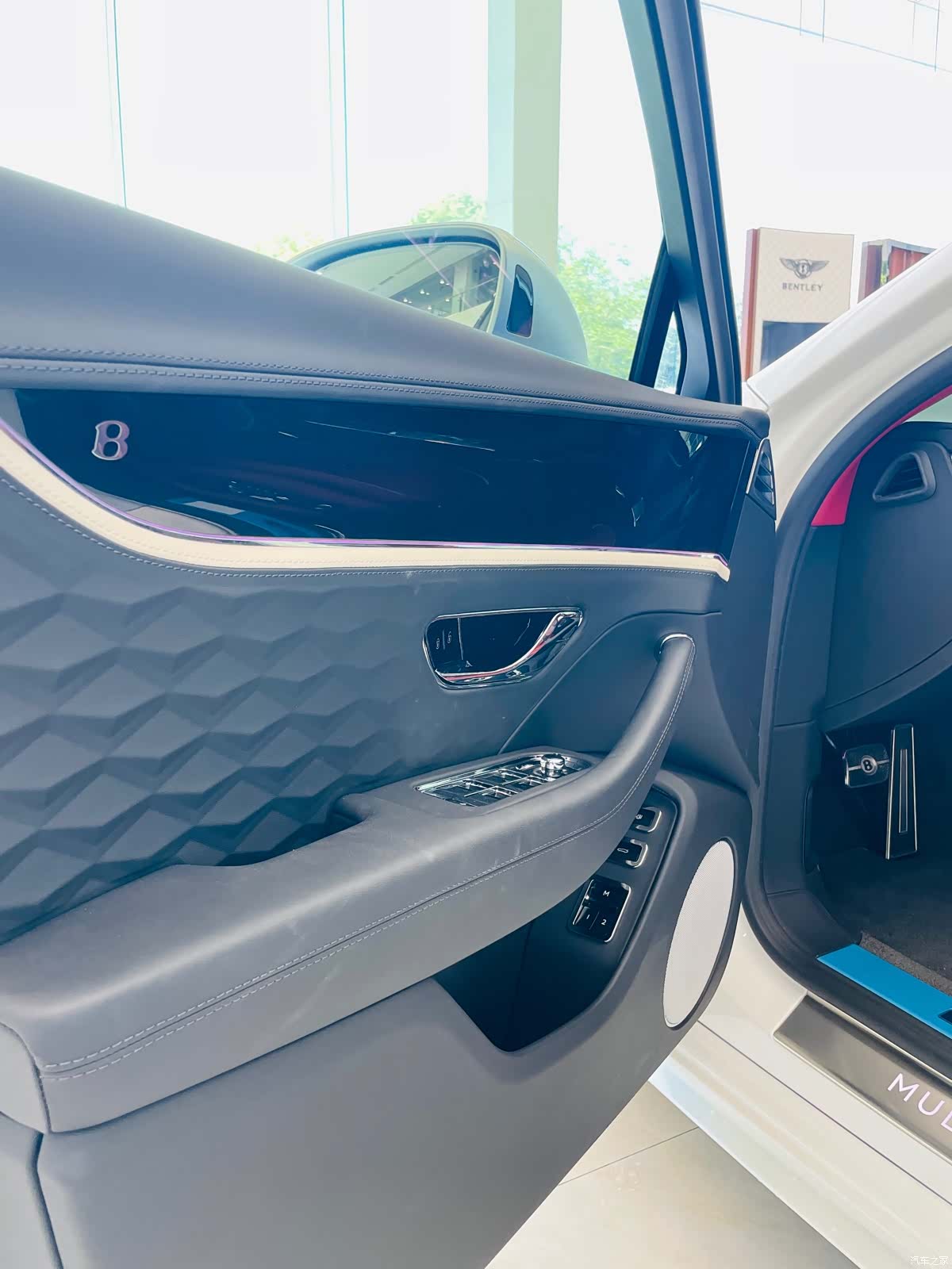 Bentley Flying Spur, 2025 20