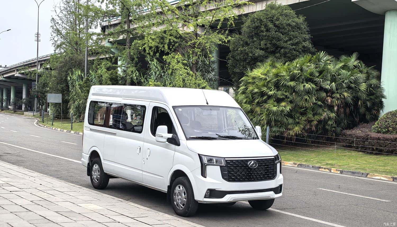 Maxus V80, 2025 4