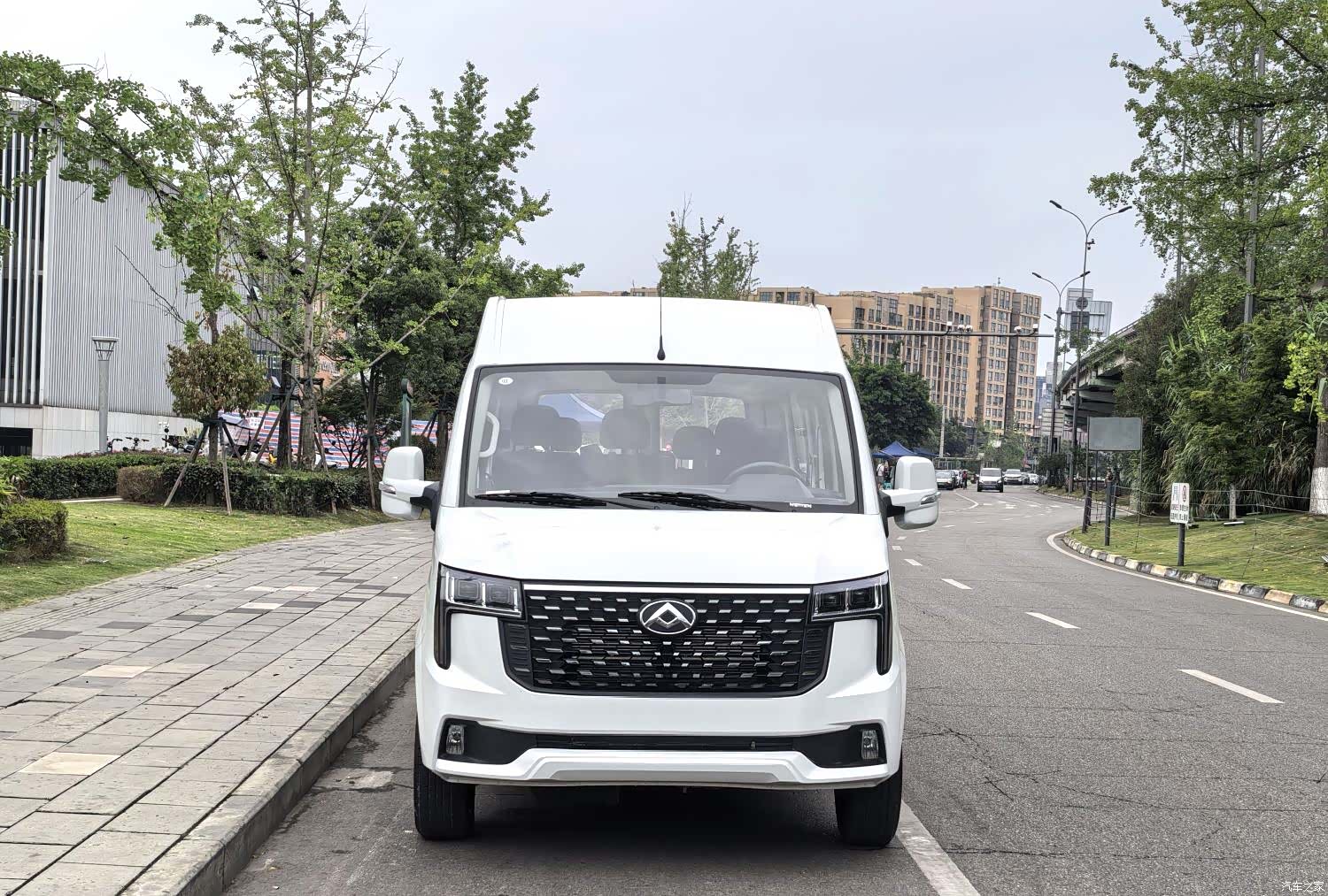 Maxus V80, 2025 6