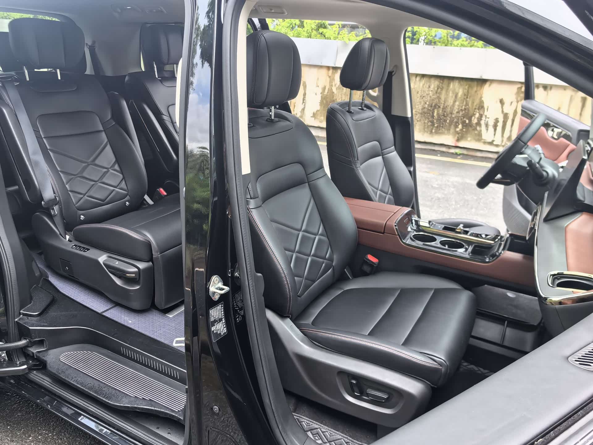 Trumpchi E8, 2025 33