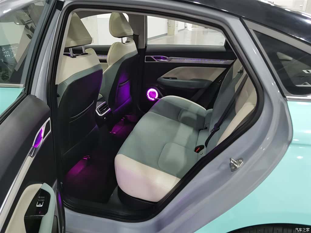 Geely Emgrand, 2023 15