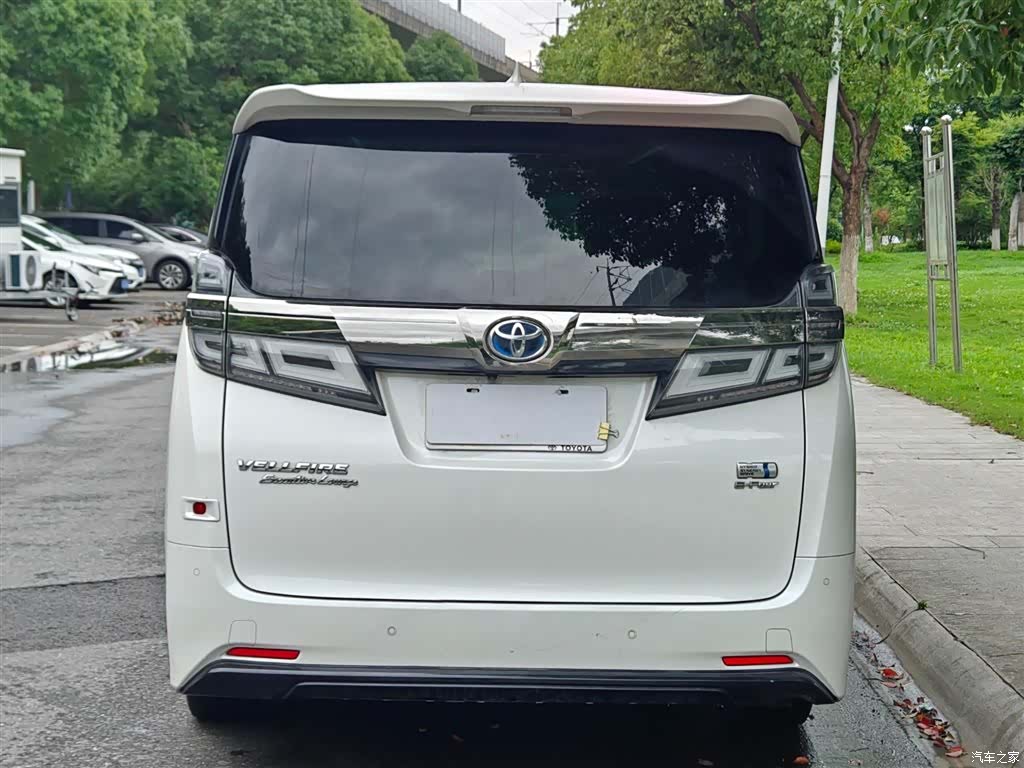 Toyota Vellfire, 2020 6