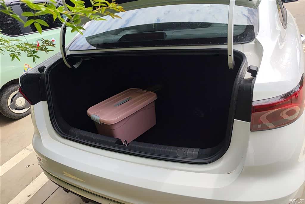 Geely Emgrand, 2025 4