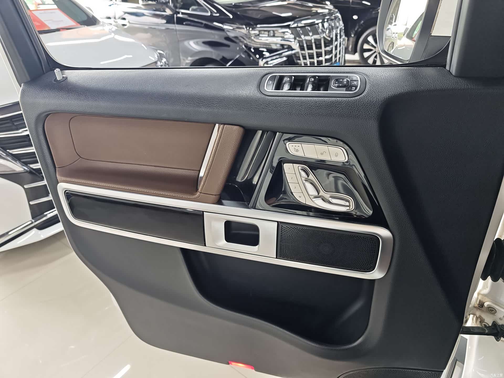 Mercedes-Benz G-Class, 2019 14