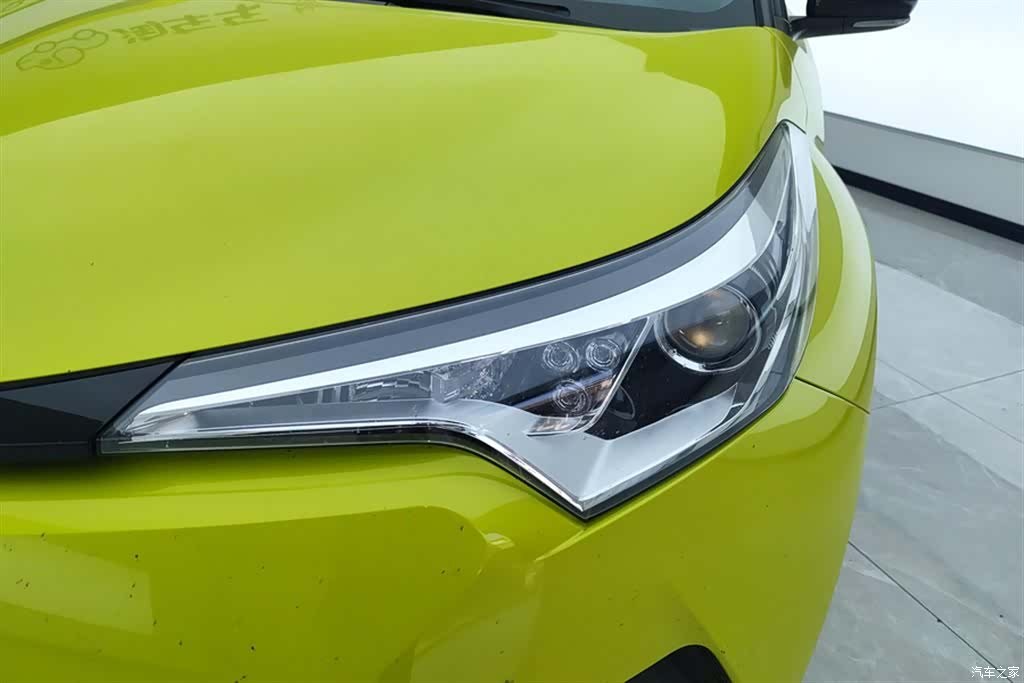 Toyota C-HR, 2019 все фото