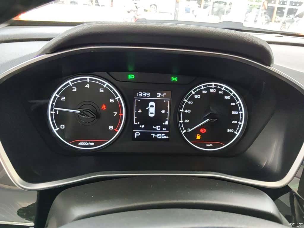 Geely Coolray, 2025 12