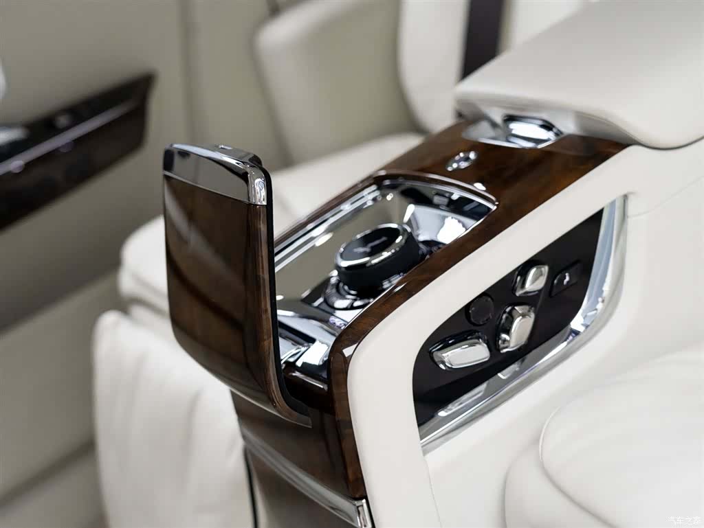 Rolls-Royce Phantom, 2018 16