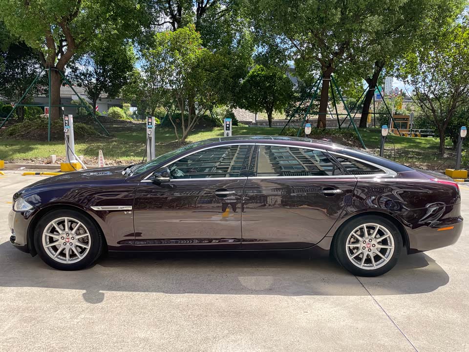 Jaguar XJ