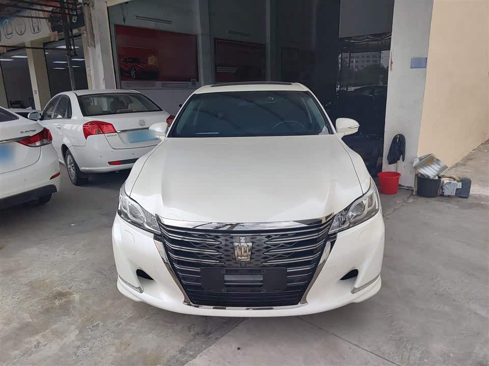Toyota crown