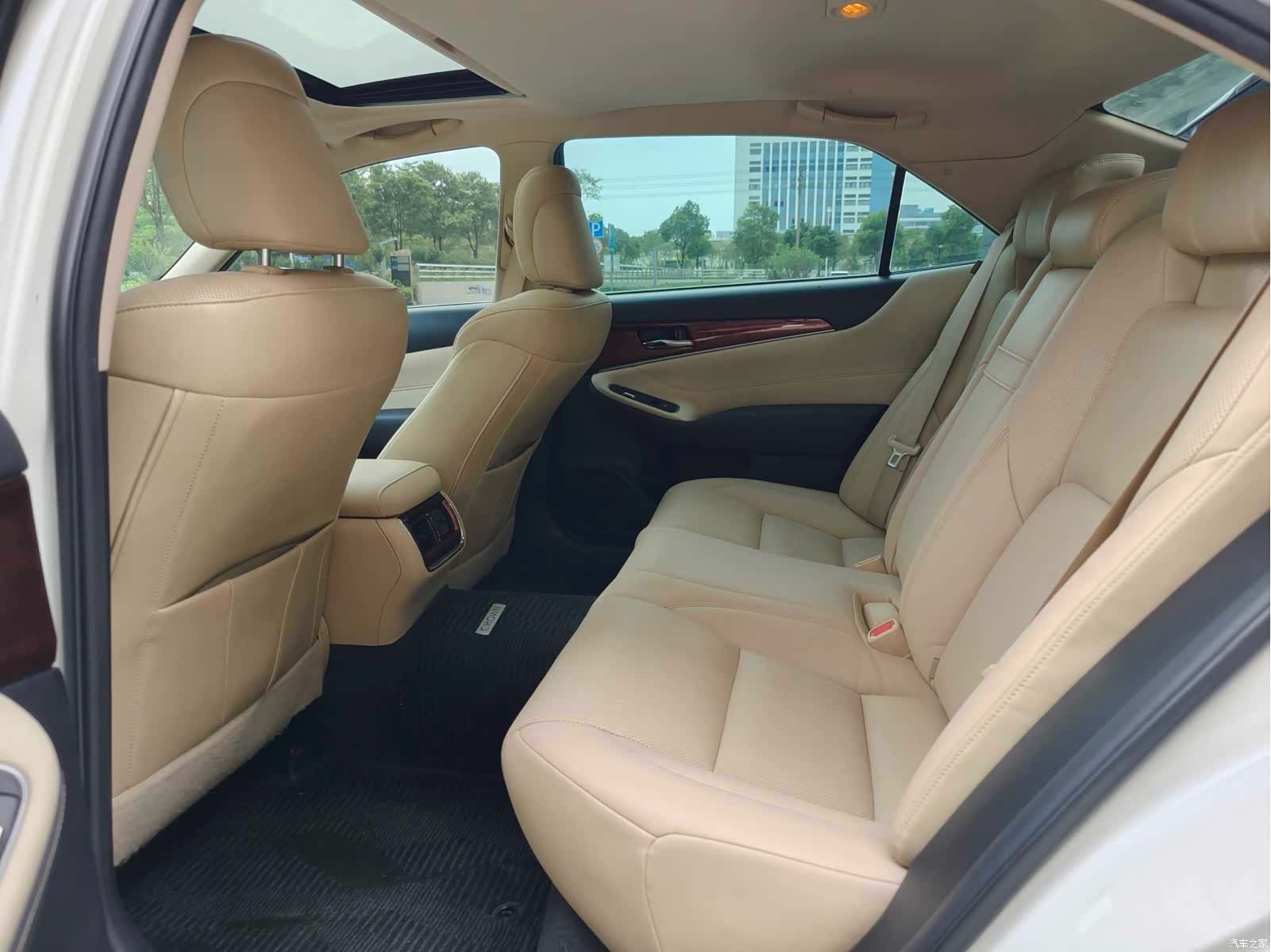 Toyota Crown, 2016 8