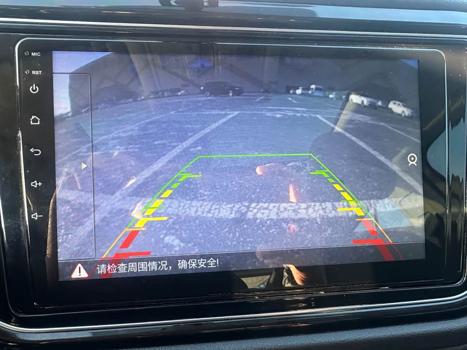 Volkswagen T-ROC exploring Songs