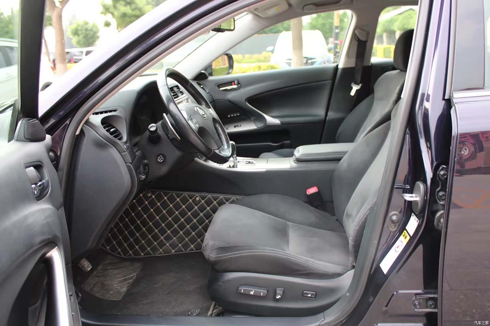 Lexus IS, 2010 3
