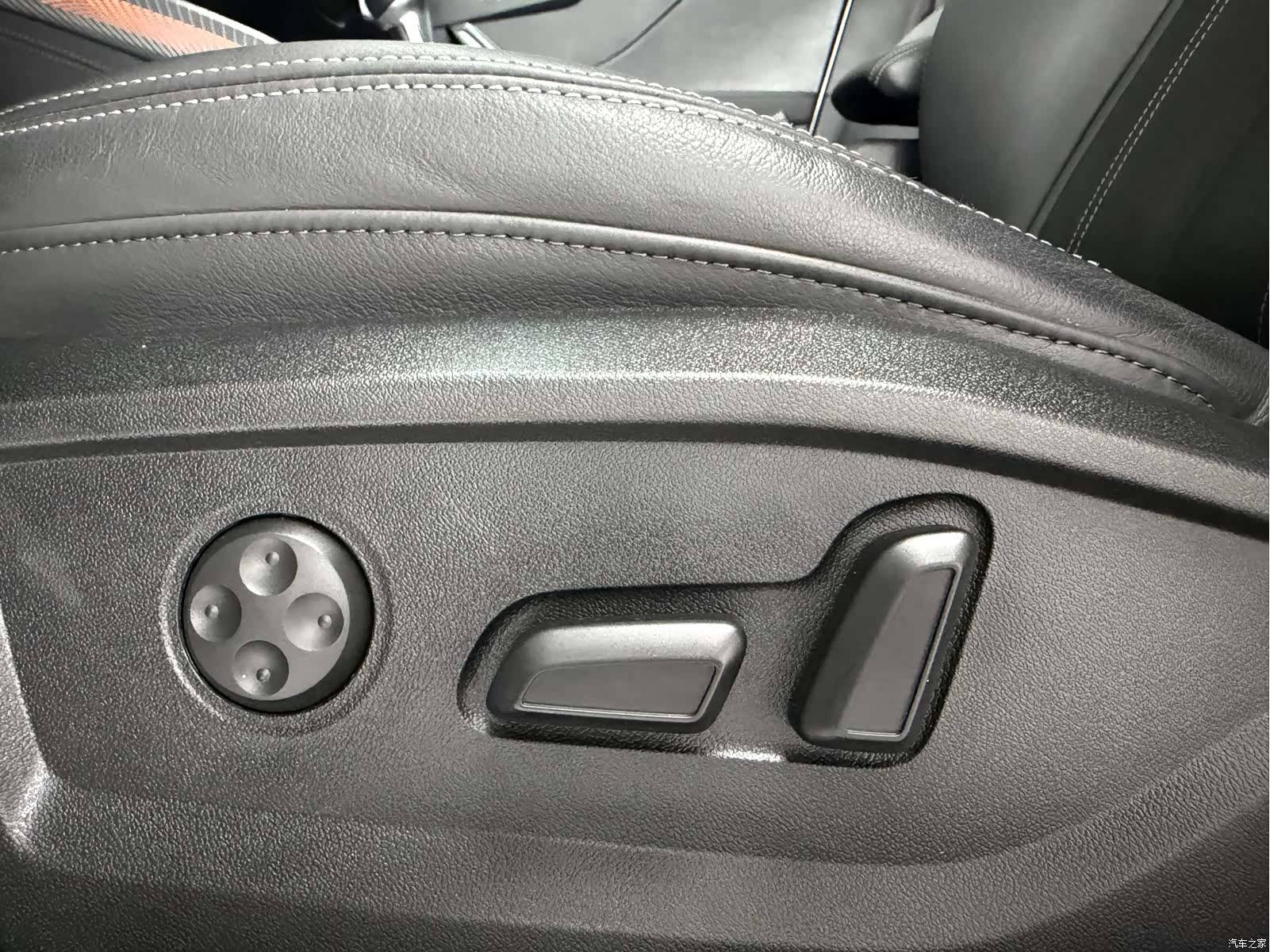 Audi Q2L, 2023 9