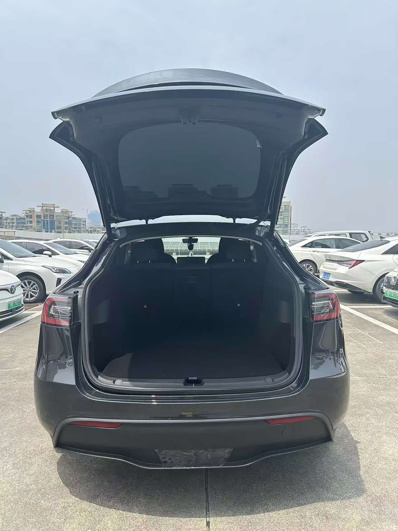 Tesla Model Y, 2025 10