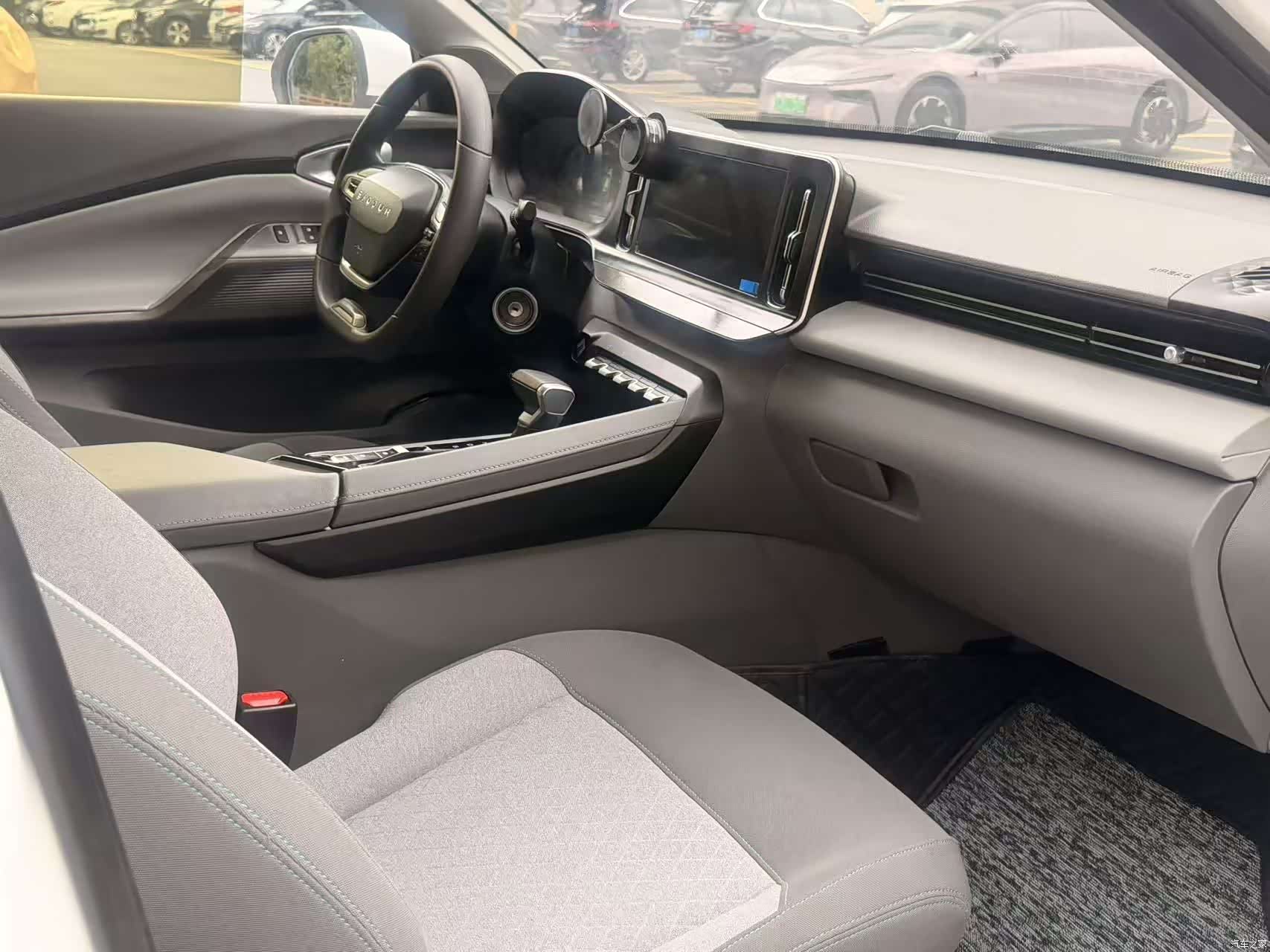 Wuling RC-5, 2022 15