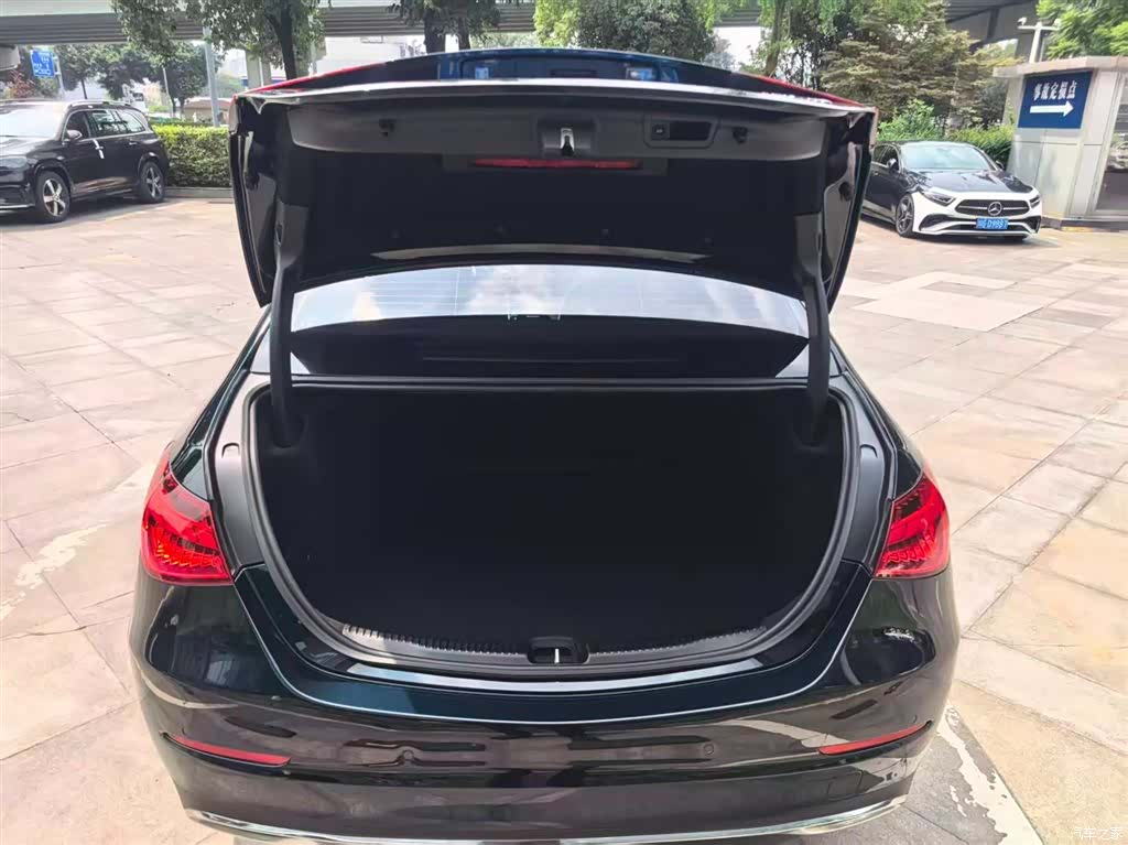 Mercedes-Benz C-Class, 2024 8