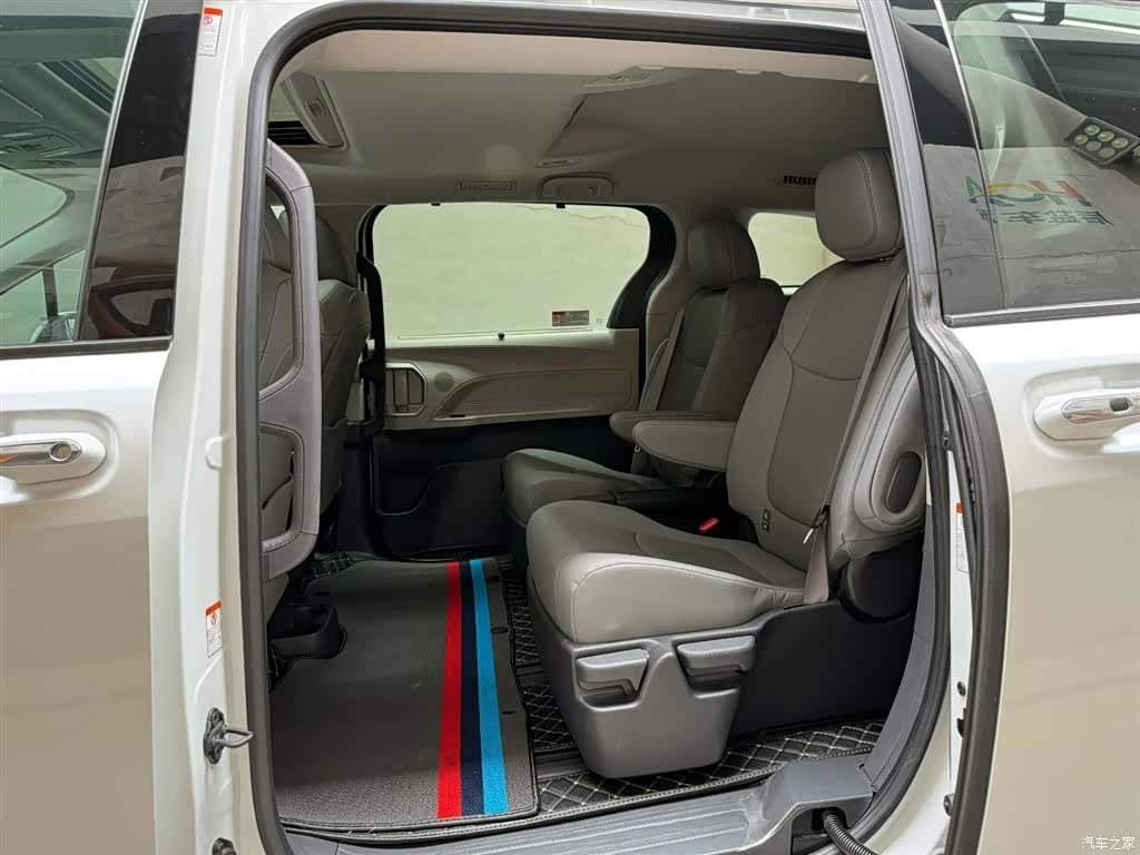 Toyota Granvia, 2023 10