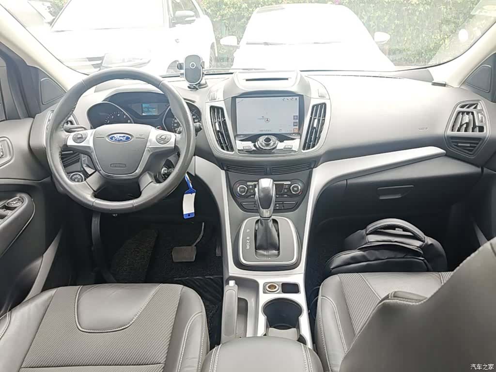 Ford Kuga, 2015 10