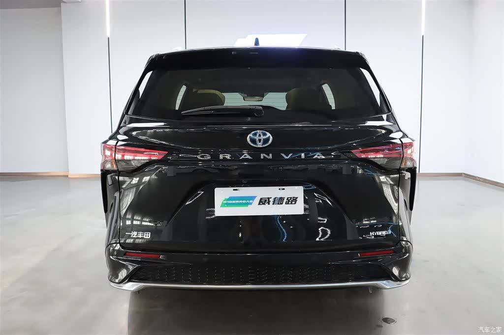 Toyota Granvia, 2023 4