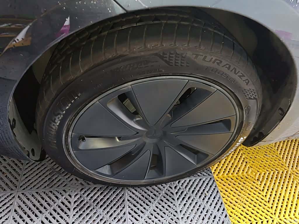 Tesla Model 3, 2025 23