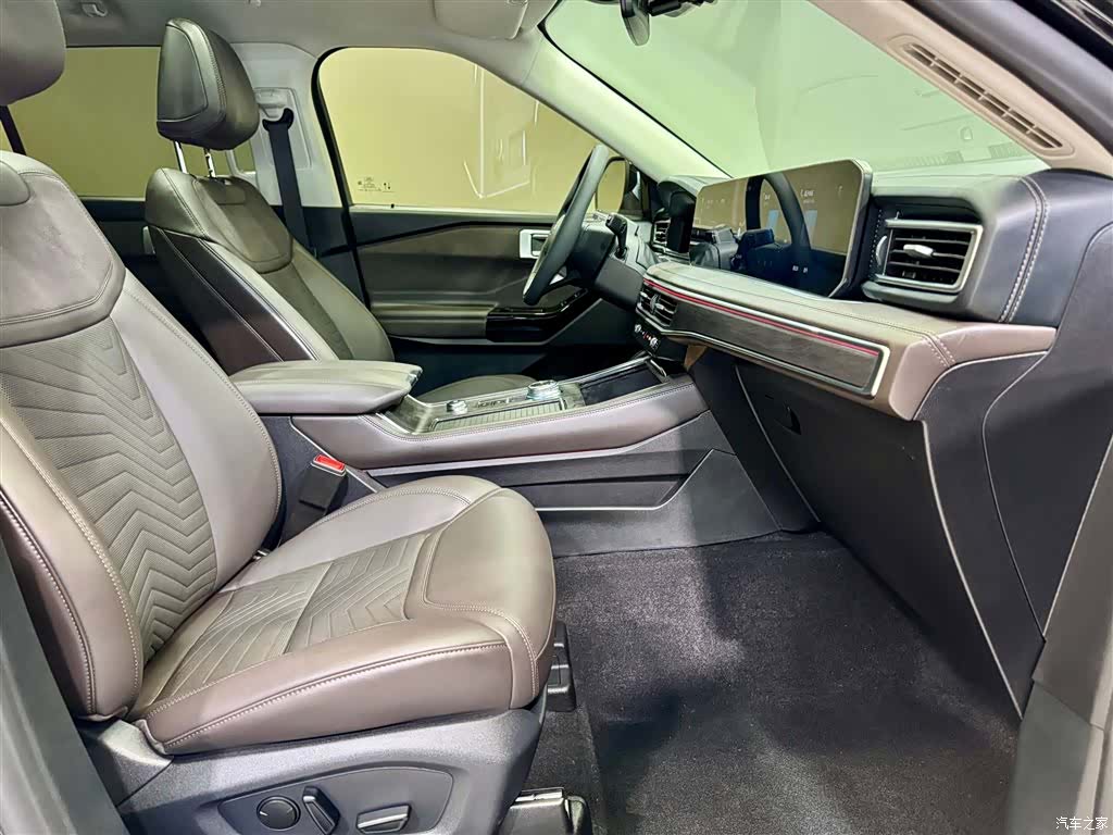 Ford Explorer, 2026 18