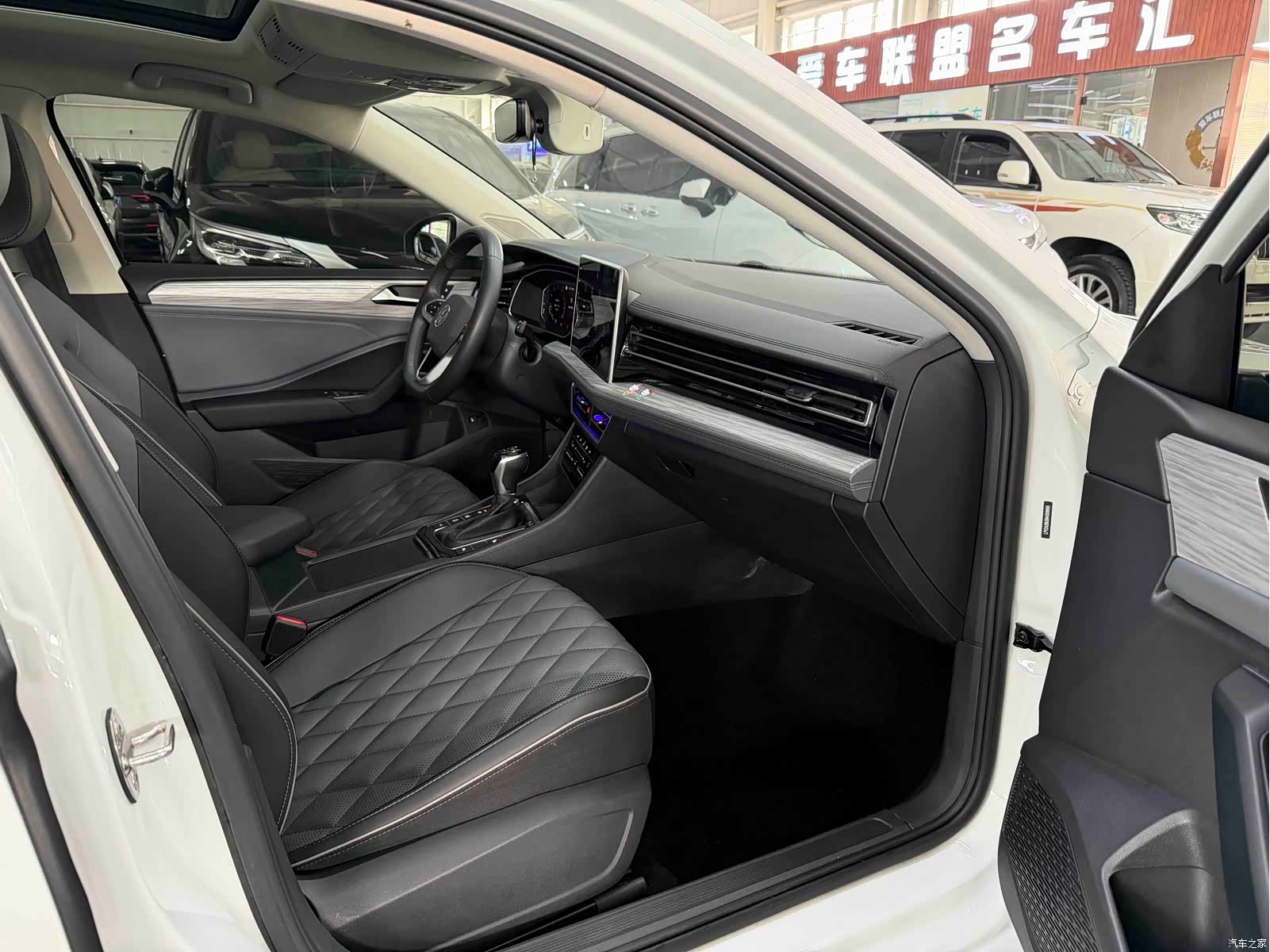Volkswagen Sagitar, 2022 17
