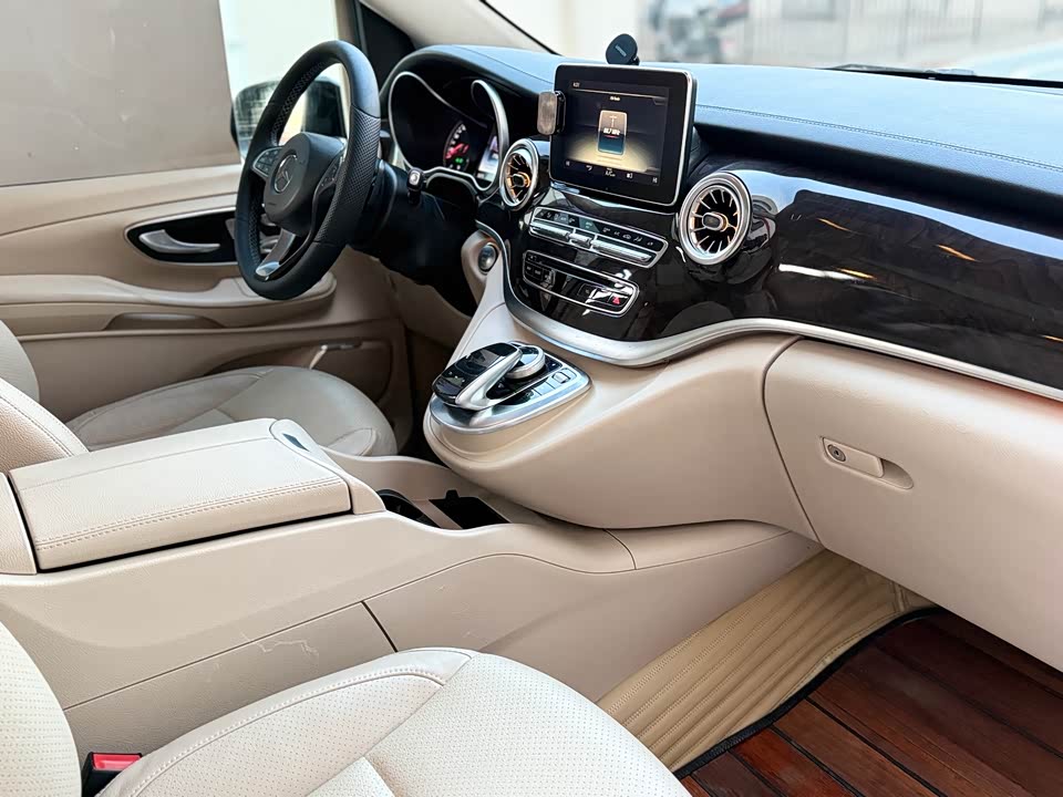 Mercedes-Benz V-class