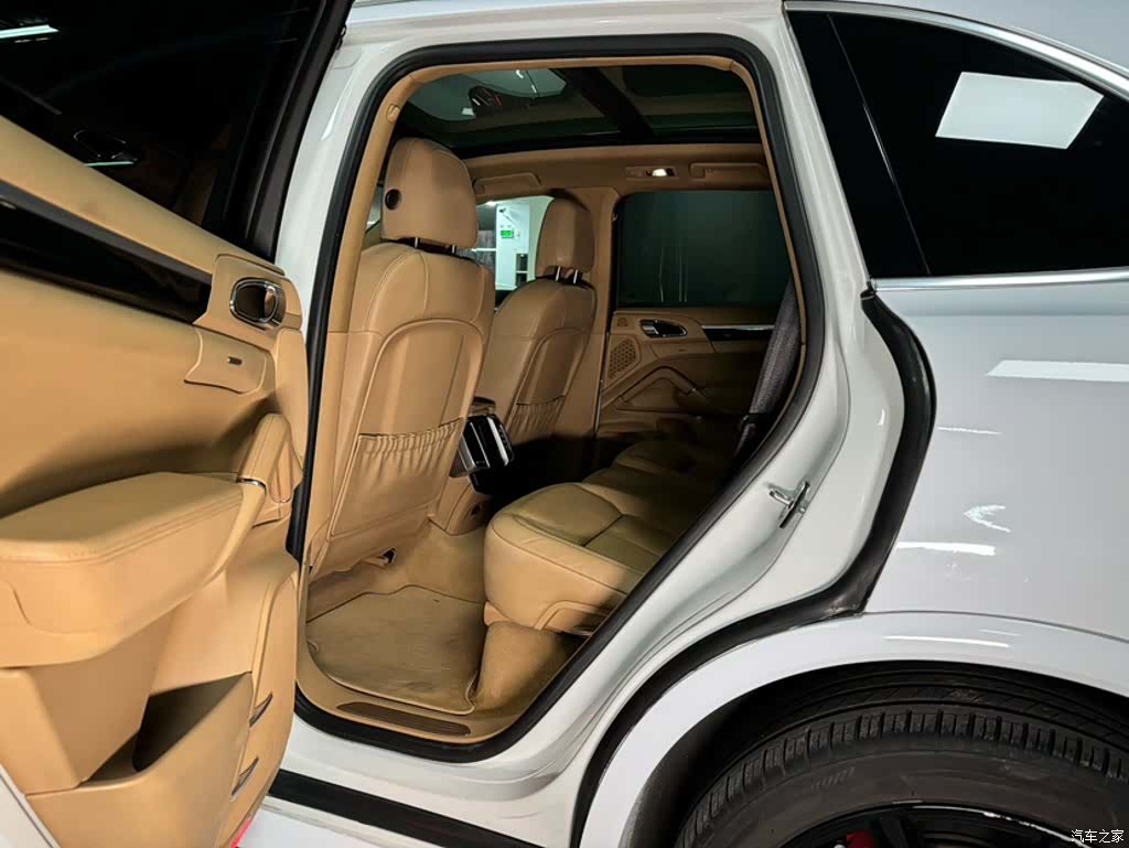 Porsche Cayenne, 2015 13