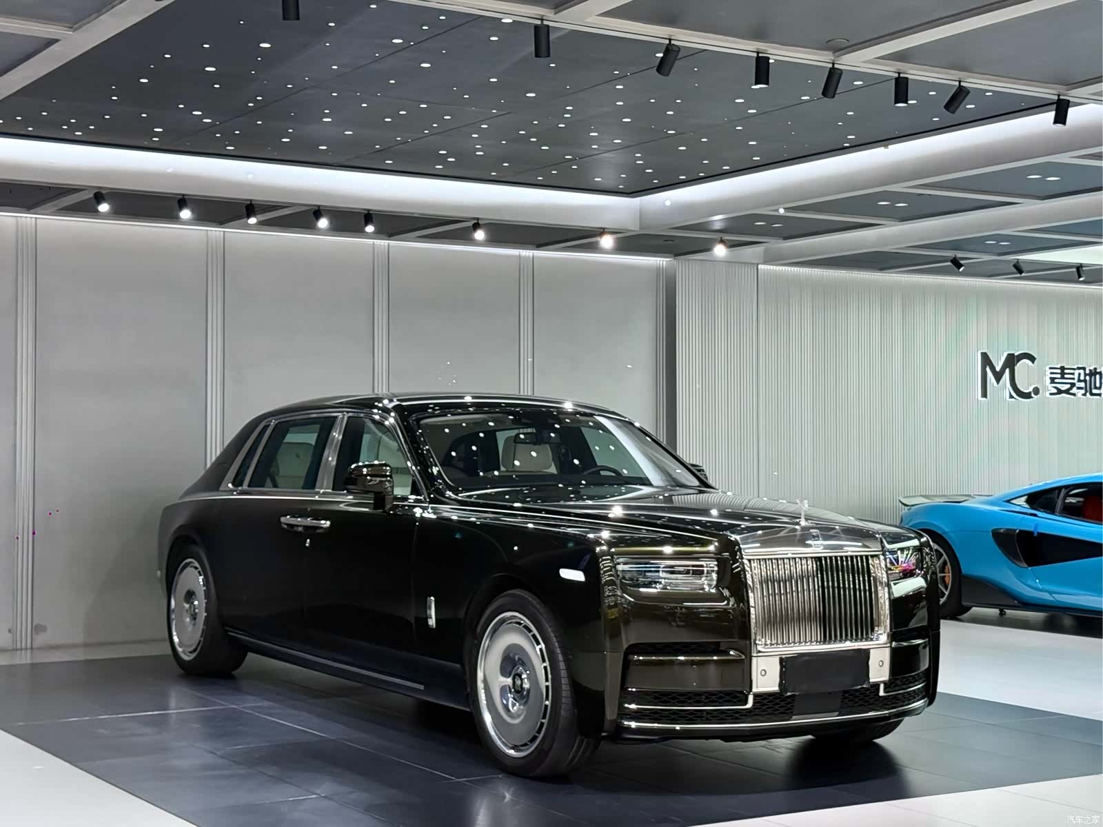 Rolls-Royce Phantom, 2022 2