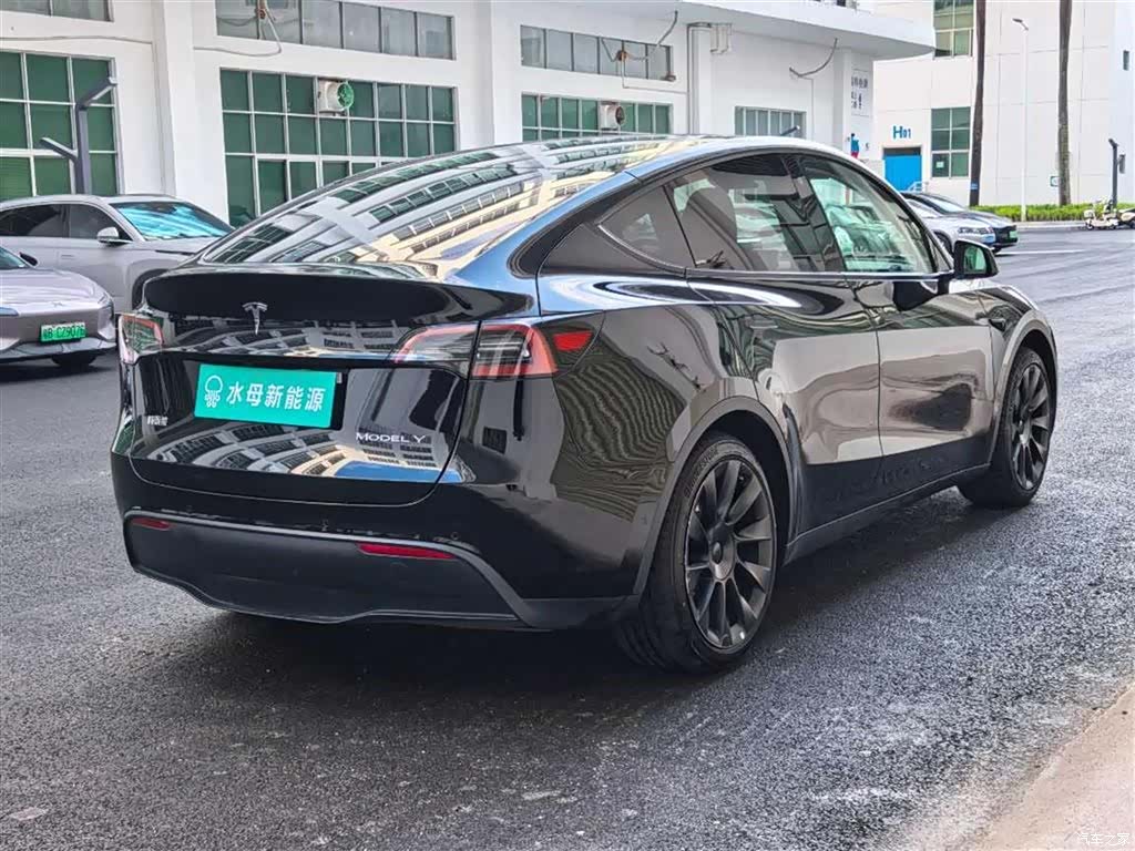 Tesla Model Y, 2023 7
