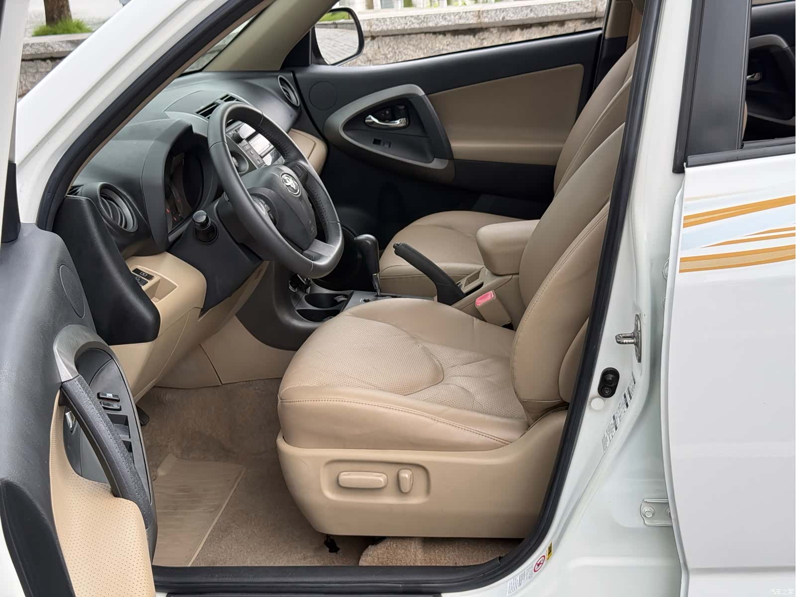 Toyota RAV4, 2011 4