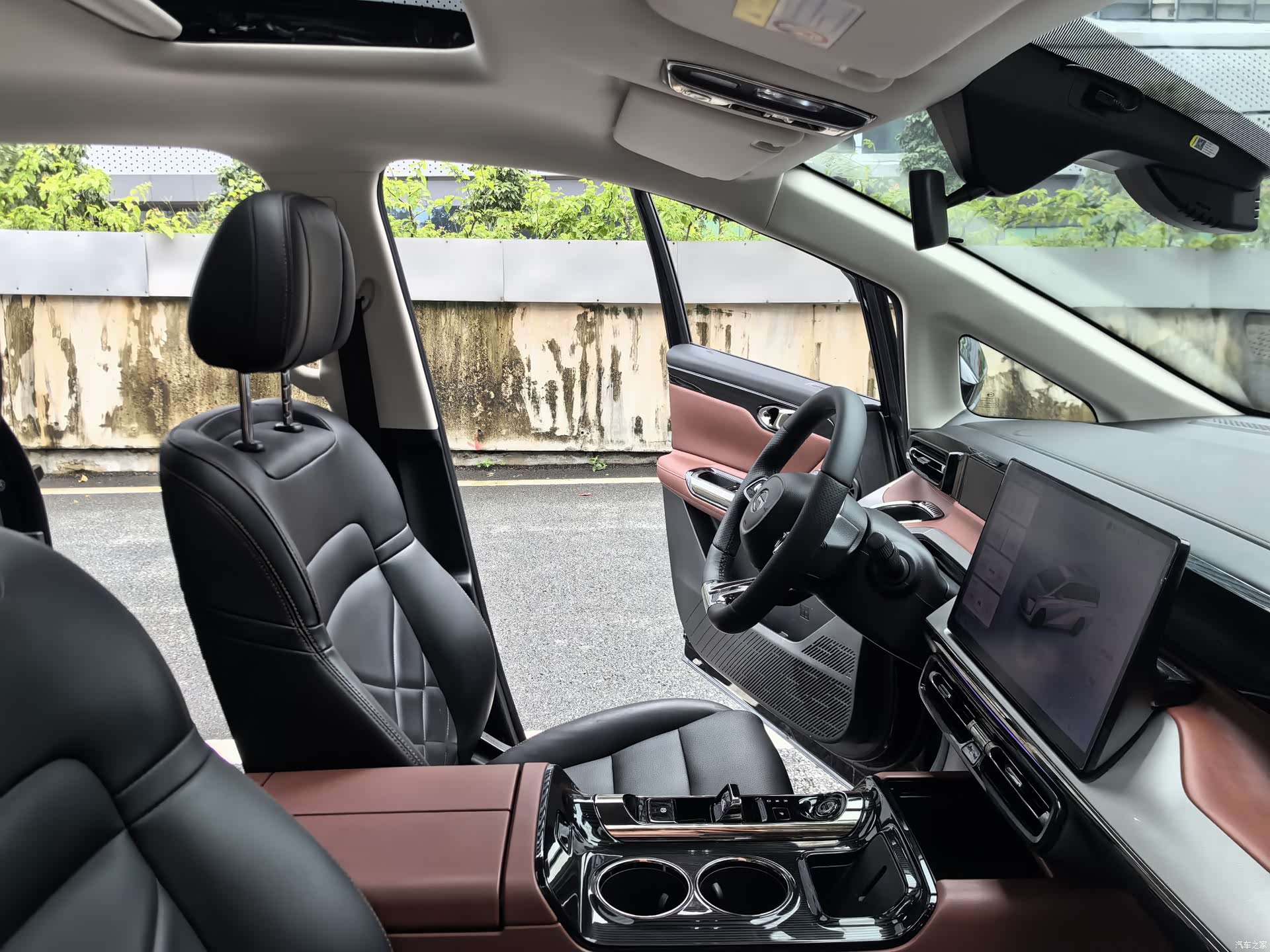 Trumpchi E8, 2025 10