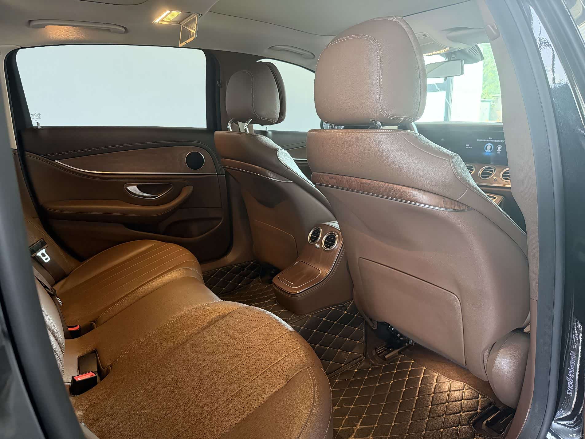 Mercedes-Benz E-Class, 2022 11