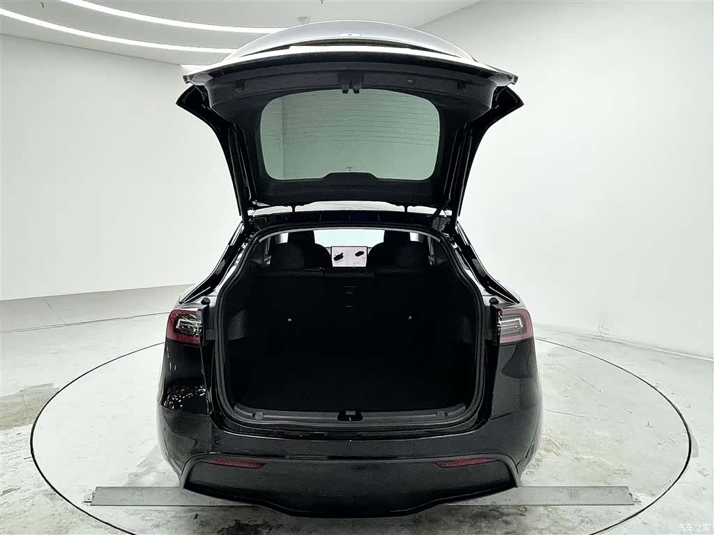 Tesla Model Y, 2023 14