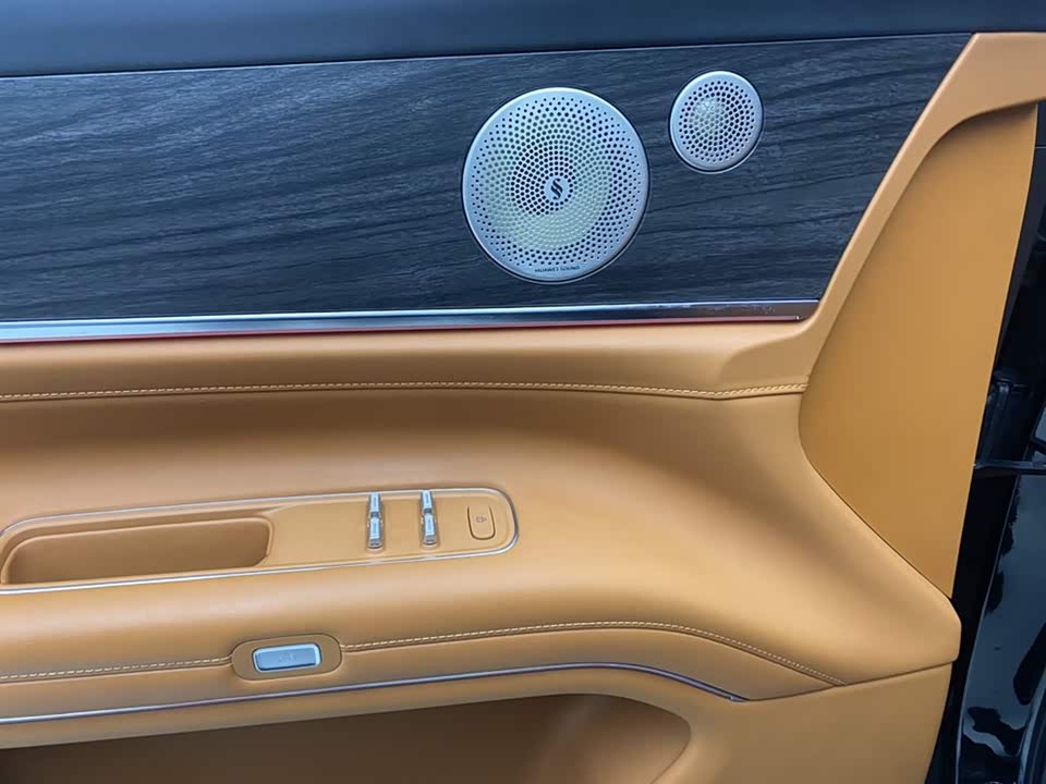 AITO Ask the world M9