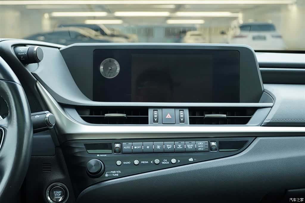 Lexus ES, 2019 19